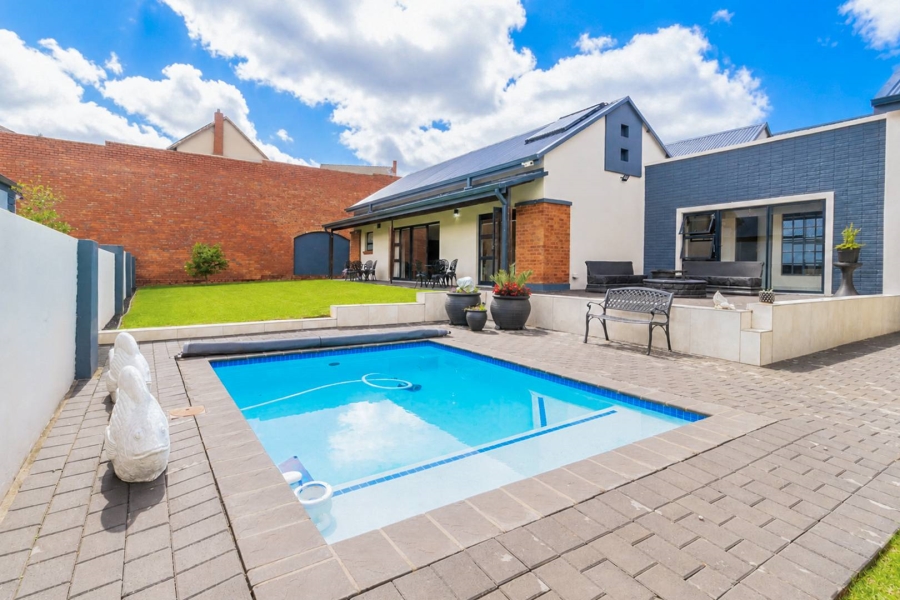 4 Bedroom Property for Sale in Meerhof North West